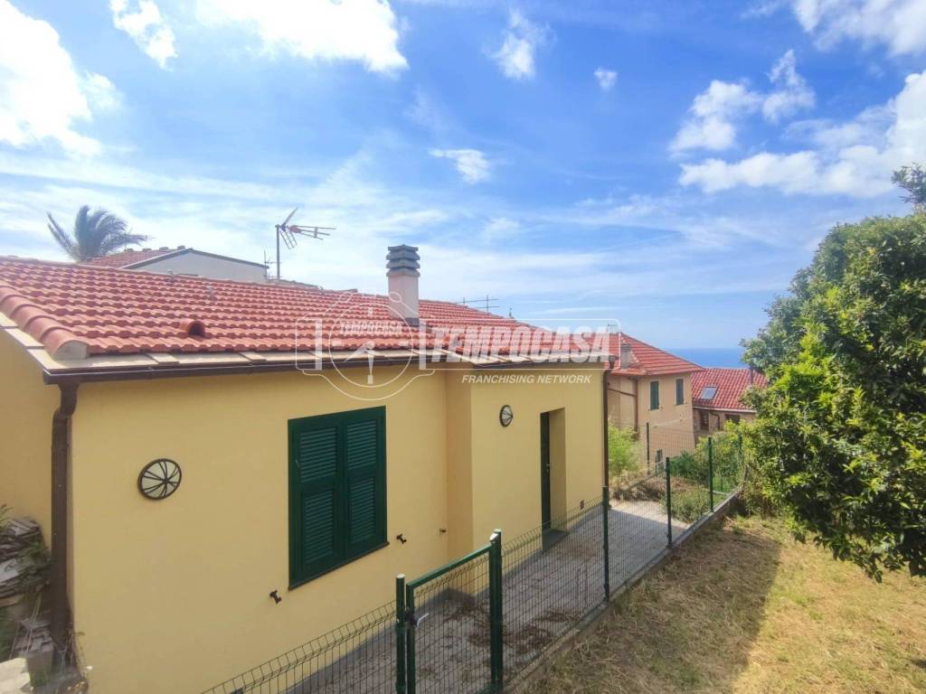 casa indipendente in vendita a San Bartolomeo al Mare in zona Chiappa