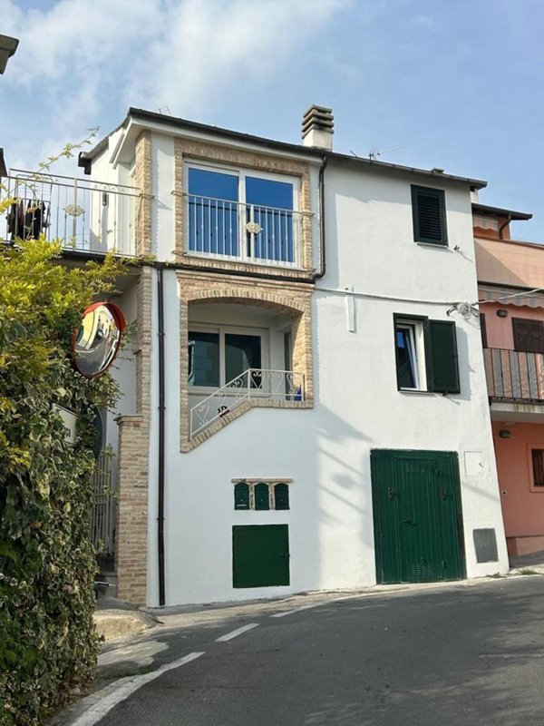 appartamento in vendita a San Bartolomeo al Mare in zona Chiappa