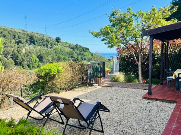 casa indipendente in vendita a San Bartolomeo al Mare in zona Pairola