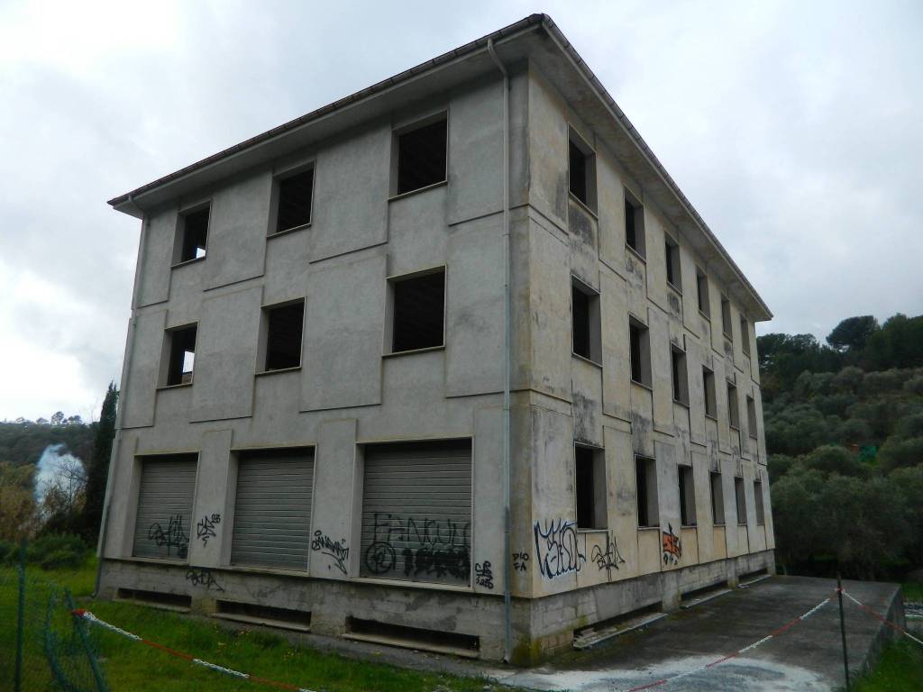 intera palazzina in vendita a San Bartolomeo al Mare