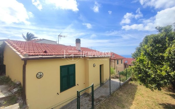 casa indipendente in vendita a San Bartolomeo al Mare in zona Chiappa