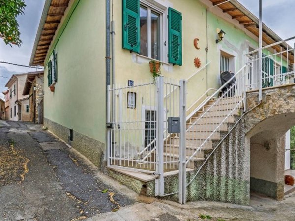 casa indipendente in vendita a San Bartolomeo al Mare in zona Pairola