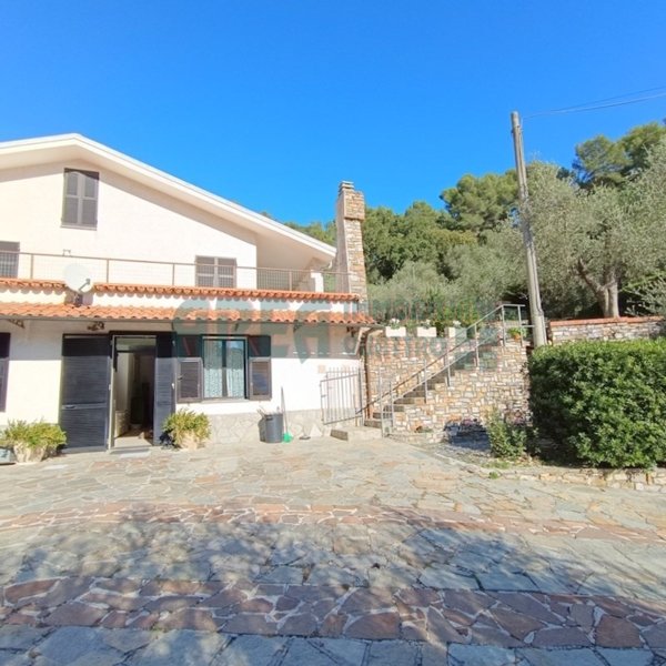 casa indipendente in vendita a San Bartolomeo al Mare in zona Pairola