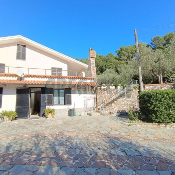 casa indipendente in vendita a San Bartolomeo al Mare in zona Pairola