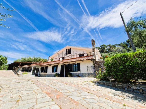casa indipendente in vendita a San Bartolomeo al Mare in zona Chiappa