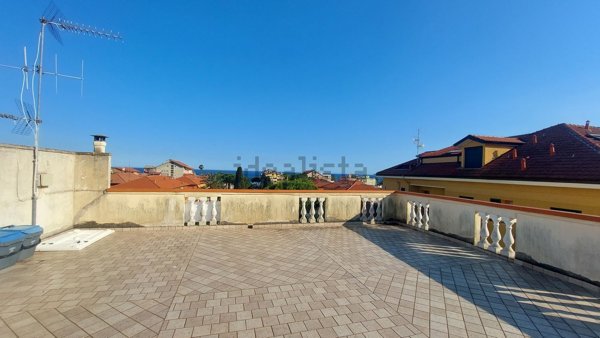 intera palazzina in vendita a San Bartolomeo al Mare