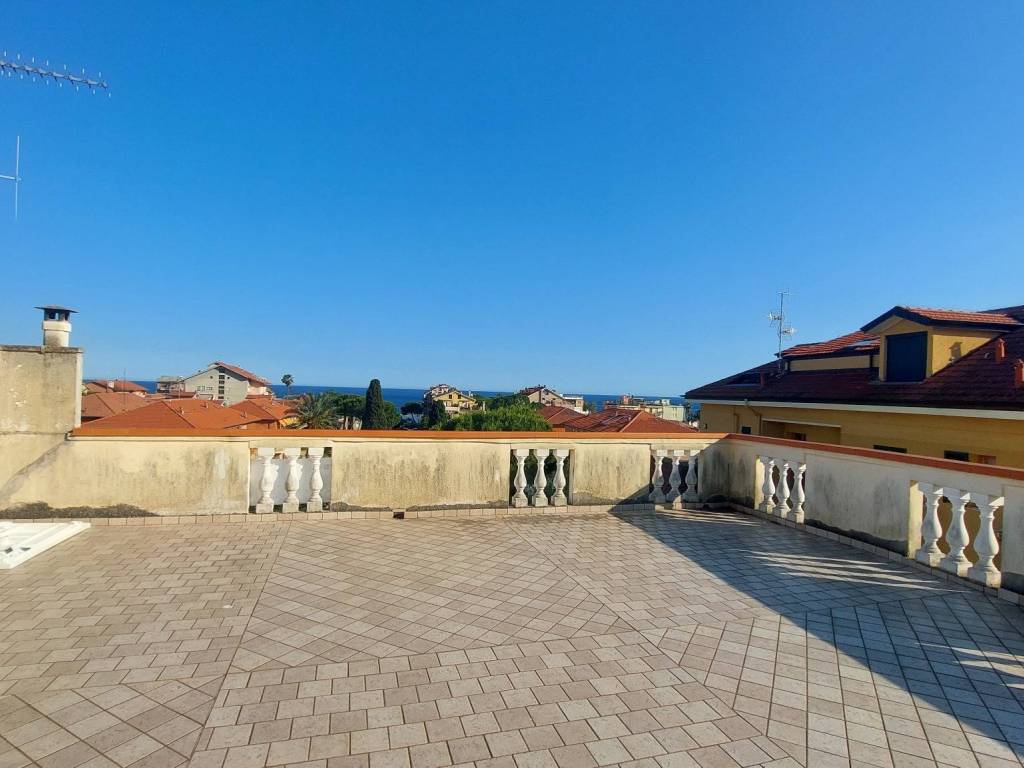 intera palazzina in vendita a San Bartolomeo al Mare