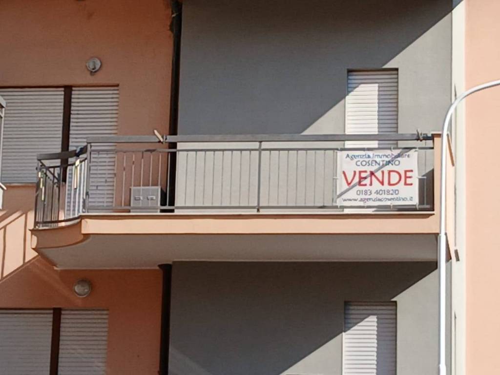 intera palazzina in vendita a San Bartolomeo al Mare