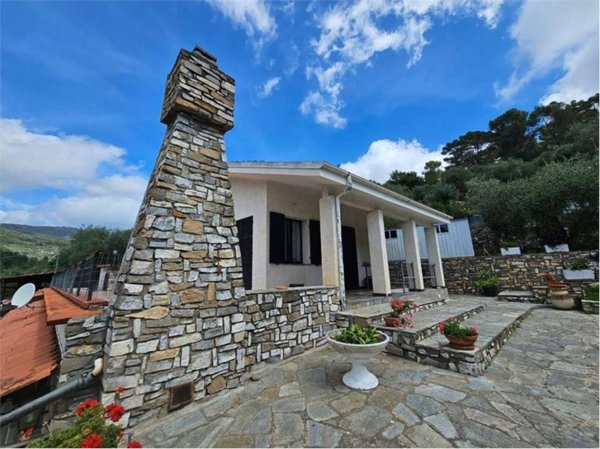 casa indipendente in vendita a San Bartolomeo al Mare in zona Pairola