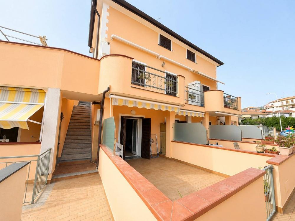 appartamento in vendita a San Bartolomeo al Mare in zona Pairola