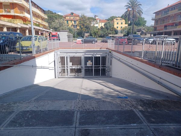 box auto in vendita a San Bartolomeo al Mare