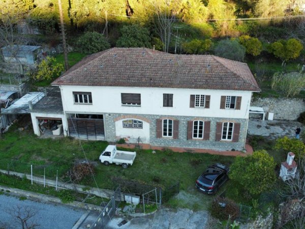 intera palazzina in vendita a San Bartolomeo al Mare in zona Pairola