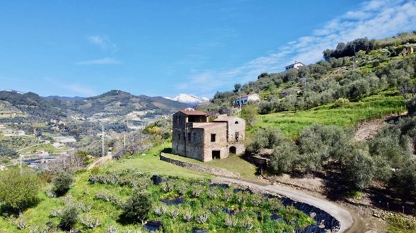 casa indipendente in vendita a San Biagio della Cima