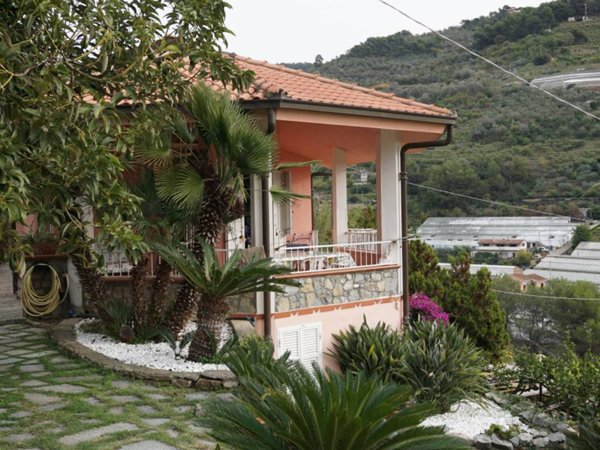 casa indipendente in vendita a San Biagio della Cima