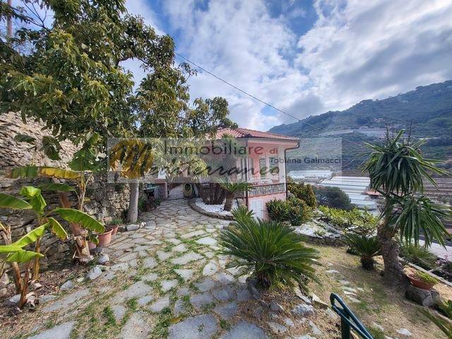 casa indipendente in vendita a San Biagio della Cima