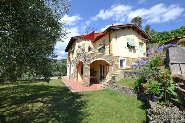 casa indipendente in vendita a San Biagio della Cima