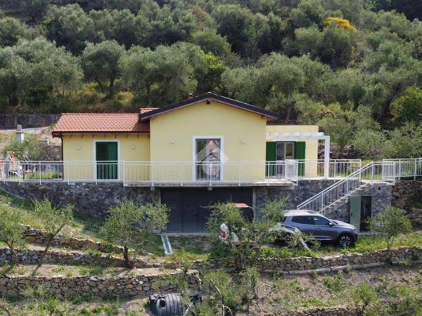 casa indipendente in vendita a San Biagio della Cima