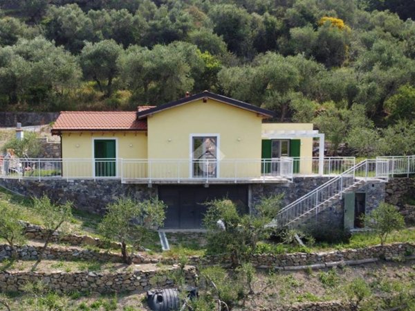 casa indipendente in vendita a San Biagio della Cima