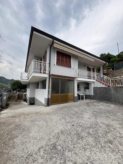 casa indipendente in vendita a San Biagio della Cima