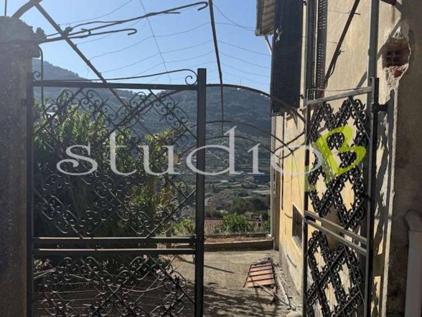 casa indipendente in vendita a San Biagio della Cima