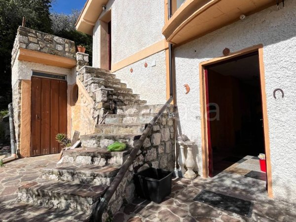 casa indipendente in vendita a San Biagio della Cima