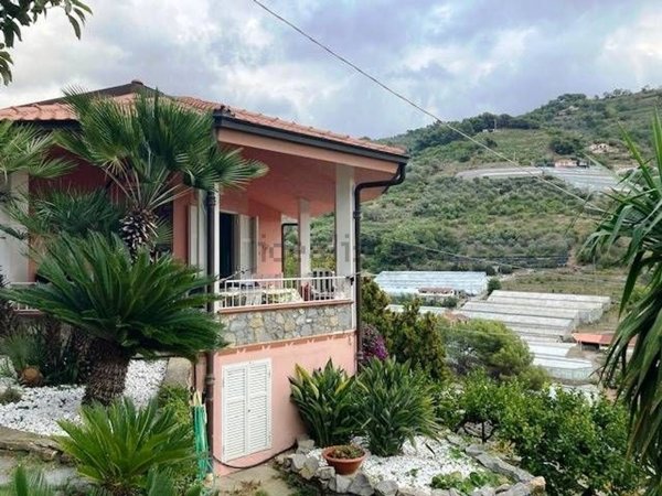 casa indipendente in vendita a San Biagio della Cima