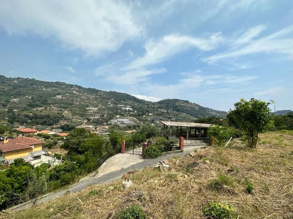 casa indipendente in vendita a San Biagio della Cima