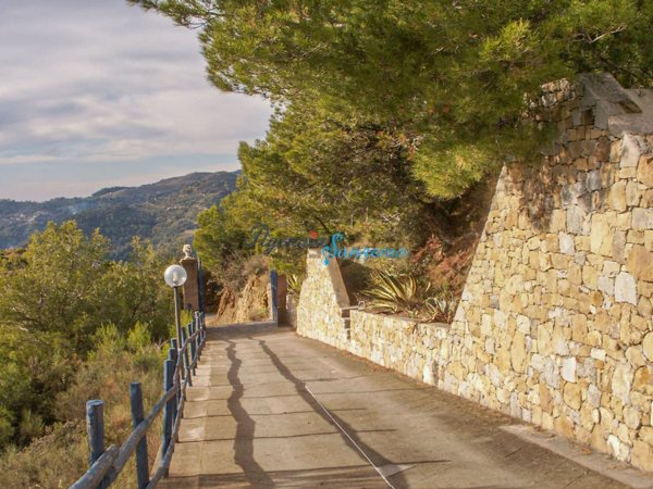 pentavano in vendita a San Biagio della Cima