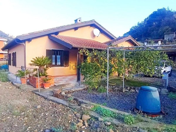 casa indipendente in vendita a San Biagio della Cima