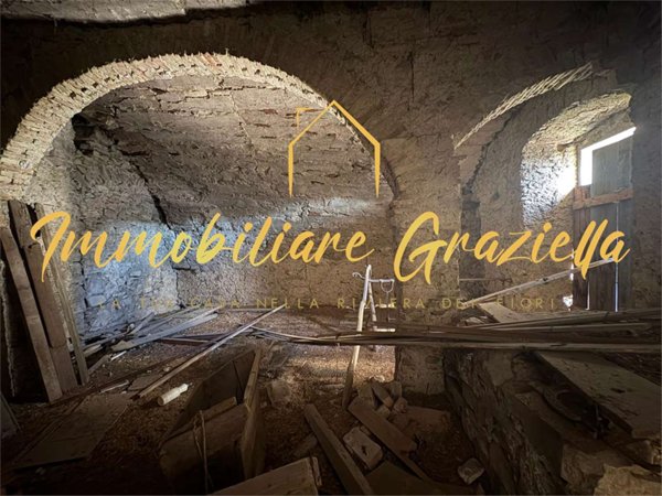 locale di sgombero in vendita a San Biagio della Cima