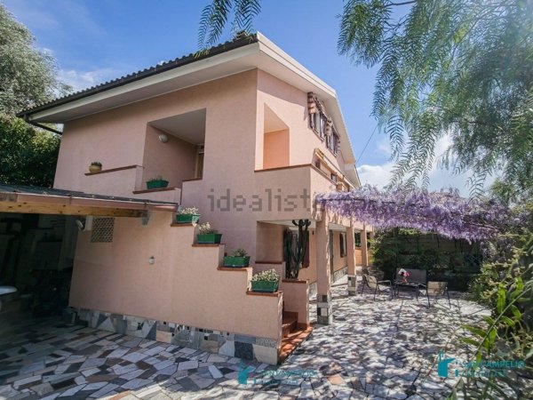 casa indipendente in vendita a San Biagio della Cima