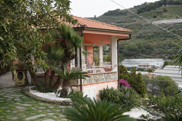 casa indipendente in vendita a San Biagio della Cima