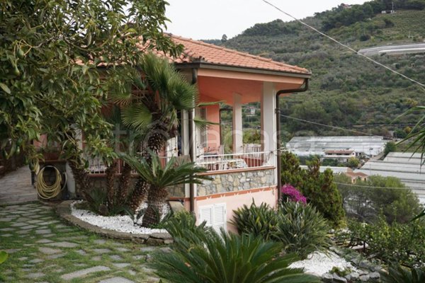 casa indipendente in vendita a San Biagio della Cima