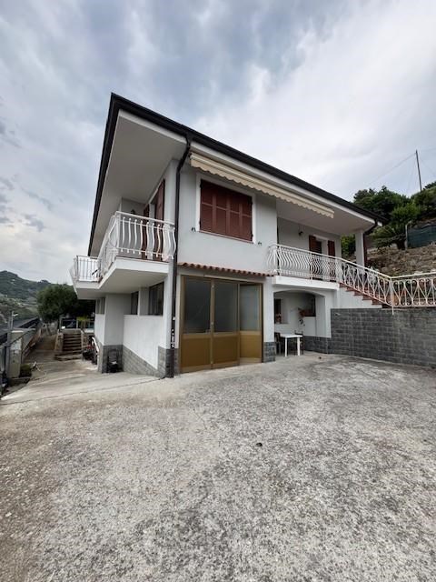 casa indipendente in vendita a San Biagio della Cima