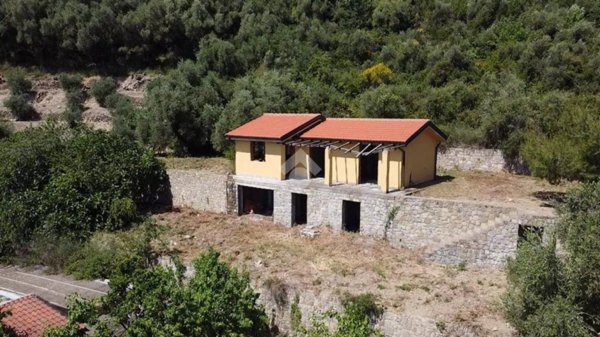 casa indipendente in vendita a San Biagio della Cima