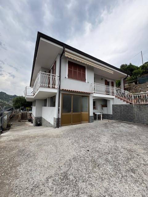 casa indipendente in vendita a San Biagio della Cima