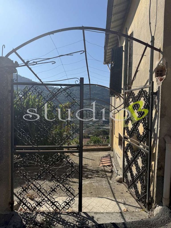 casa indipendente in vendita a San Biagio della Cima