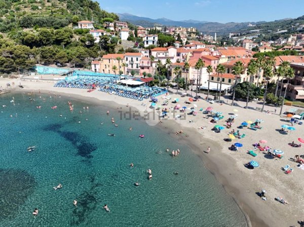 casa indipendente in vendita a San Lorenzo al Mare