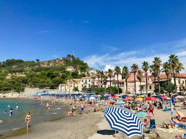 casa indipendente in vendita a San Lorenzo al Mare