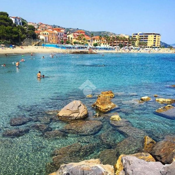 casa indipendente in vendita a San Lorenzo al Mare