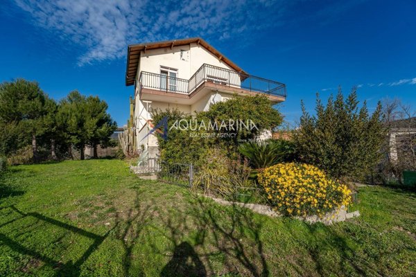 casa indipendente in vendita a San Lorenzo al Mare