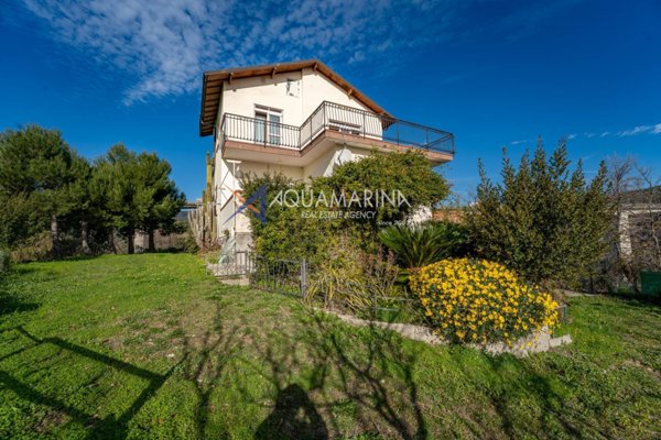 casa indipendente in vendita a San Lorenzo al Mare