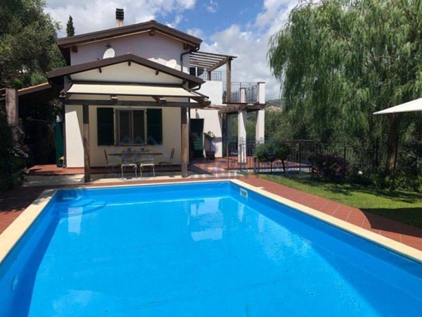 casa indipendente in vendita a San Lorenzo al Mare