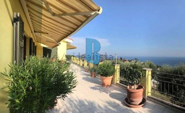 casa indipendente in vendita a Sanremo in zona Poggio