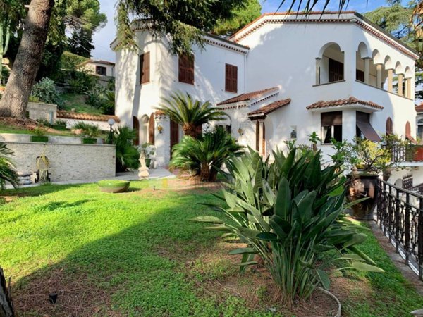 casa indipendente in vendita a Sanremo
