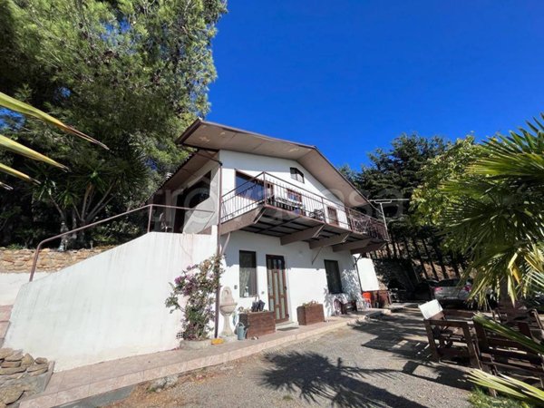 casa indipendente in vendita a Sanremo in zona Bussana