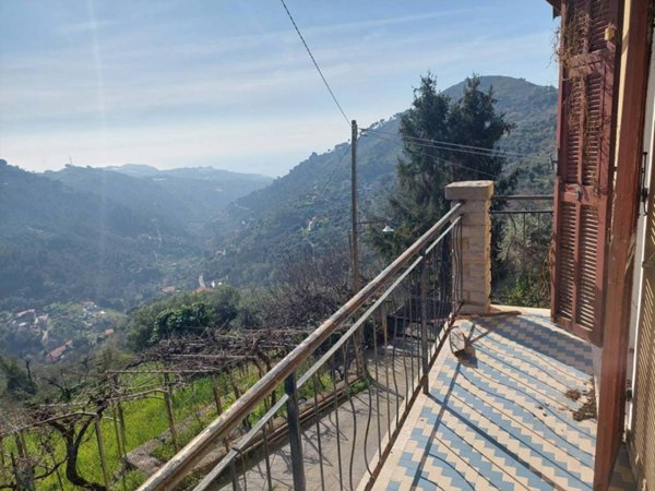casa indipendente in vendita a Sanremo in zona San Romolo