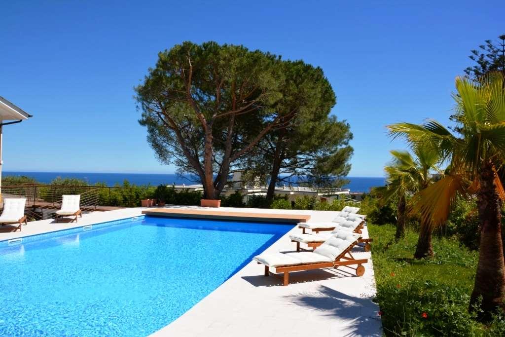 casa indipendente in vendita a Sanremo in zona Coldirodi