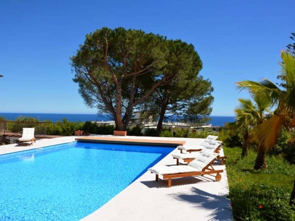 casa indipendente in vendita a Sanremo in zona Coldirodi