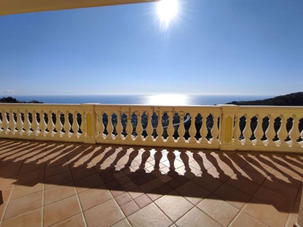casa indipendente in vendita a Sanremo in zona Coldirodi
